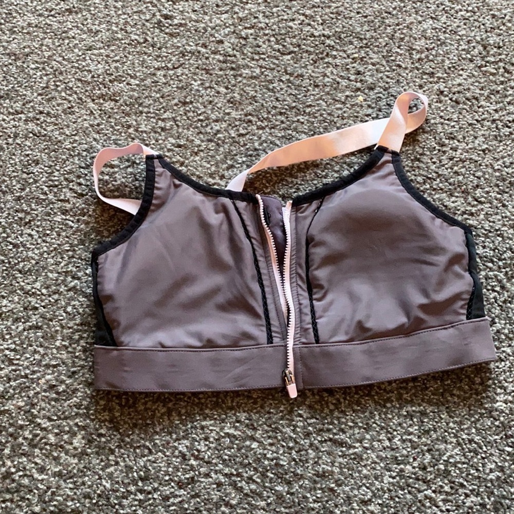 Fabletics sports bra size large